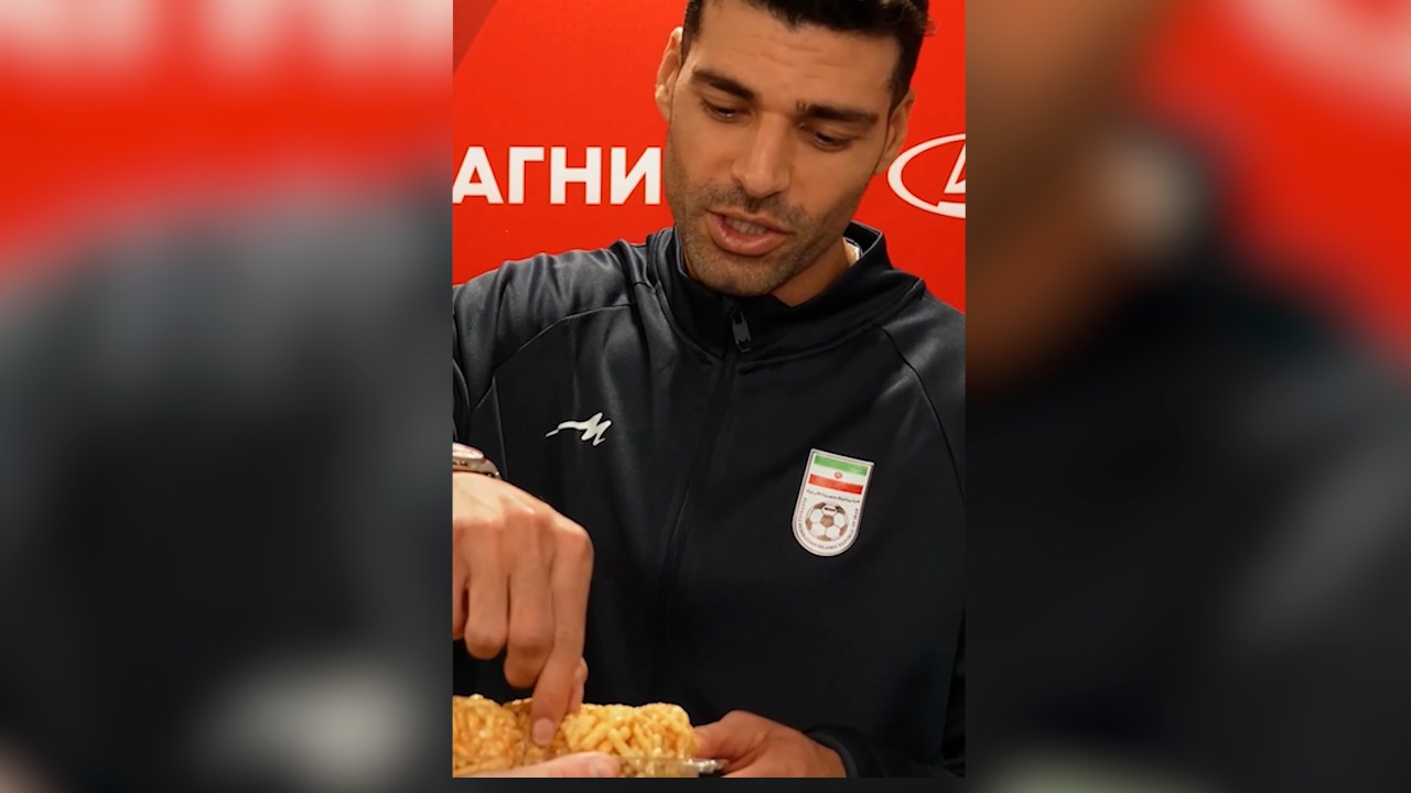 تعارف شیرینی مخصوص شهر کازان به مهدی طارمی