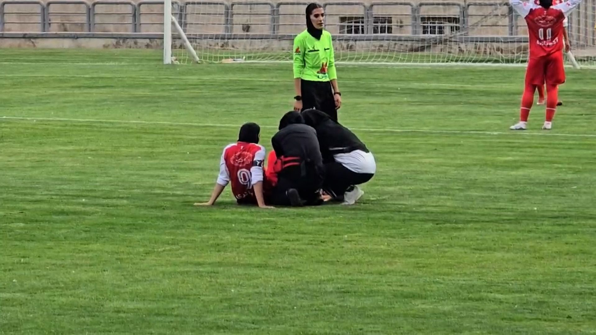 مصدومیت زهرا قنبری در دیدار پرسپولیس مقابل وارش نوشهر