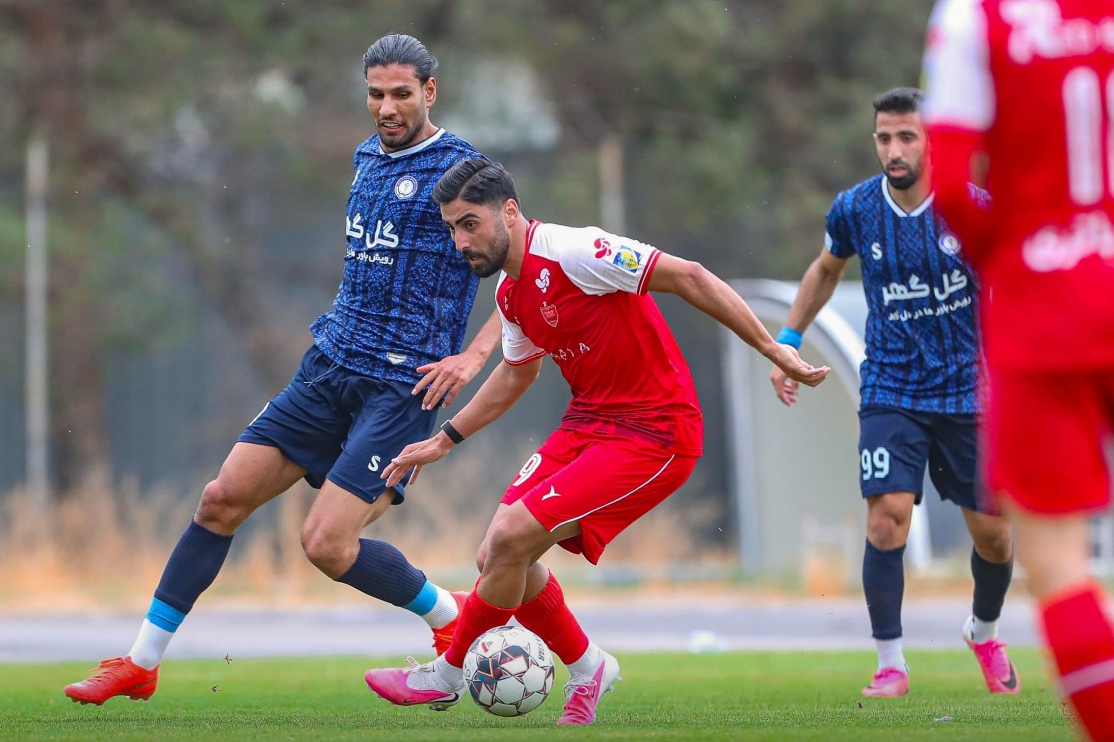 برد پرسپولیس در غیاب ۵ بازیکن و توقف چادرملو مقابل استقلال‌خوزستان