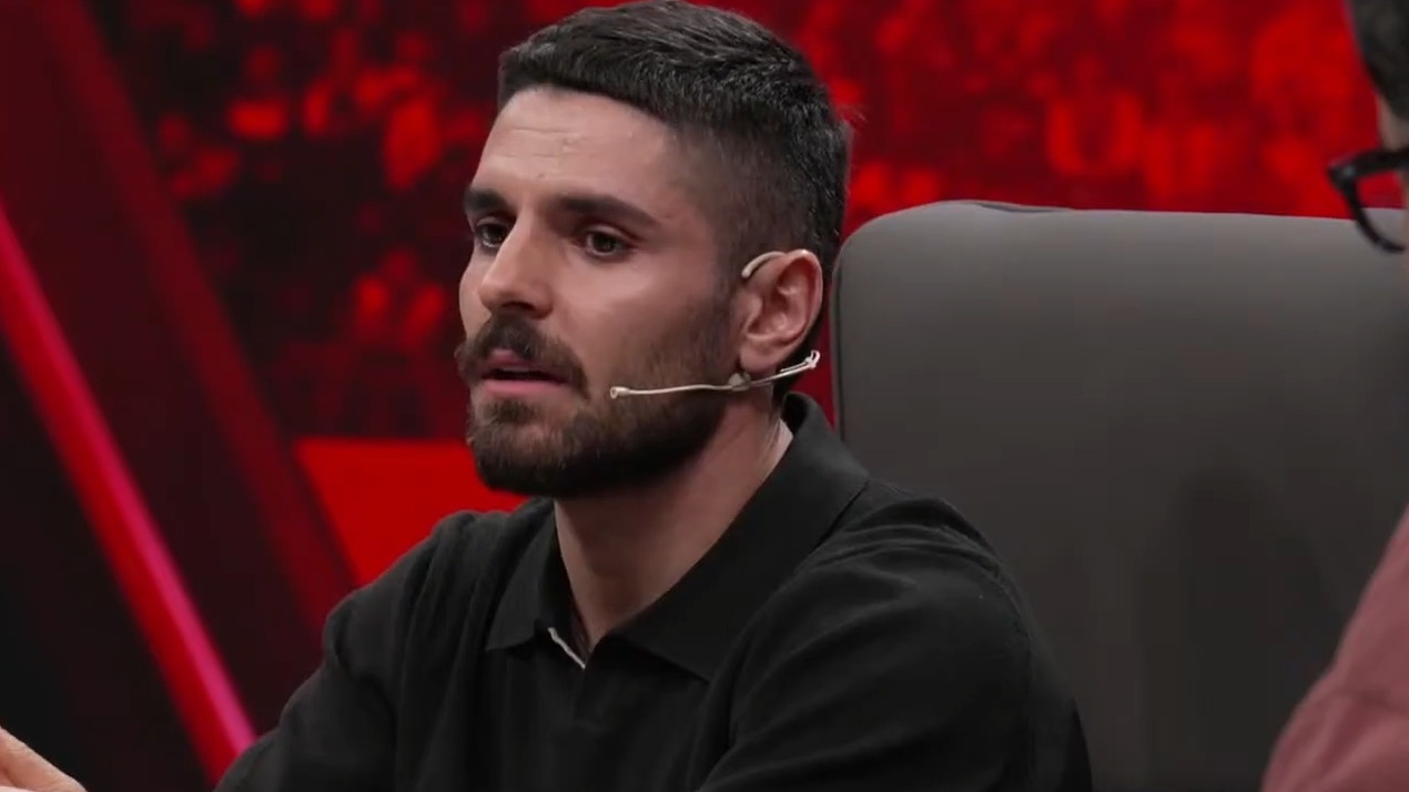 با بغض تعریف کرد؛ داستان فوتبالیست شدن محمد عمری ستاره پرسپولیس
