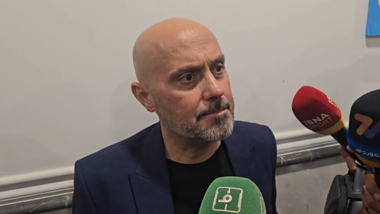 علی چینی: باشگاه استقلال برای زنوزی بلیت بگیرد تا بیاید و جام های استقلال را لمس کند
