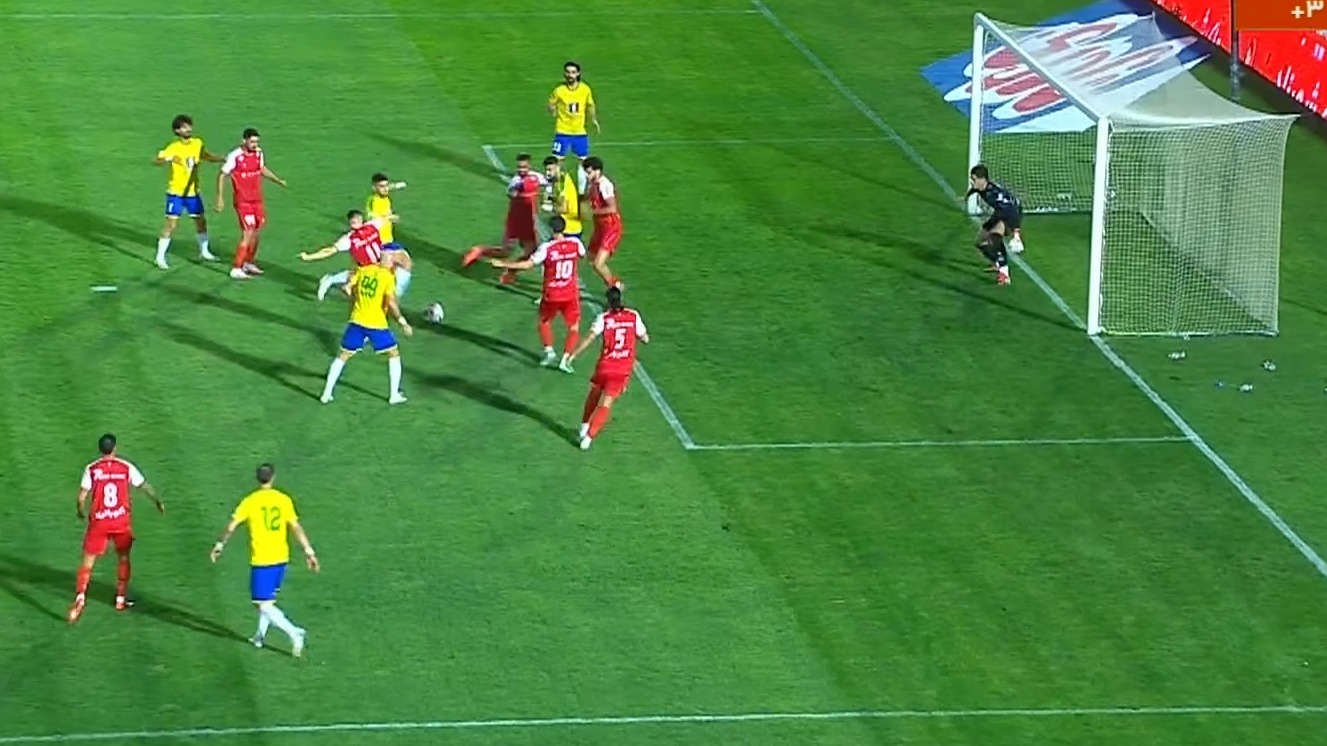واکنش تماشایی نیازمند مانع گل اول نفت آبادان مقابل پرسپولیس شد