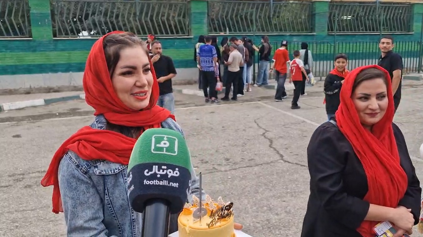 گفت‌و‌گو با بانوان هوادار پرسپولیسی پیش از بازی با صنعت نفت آبادان