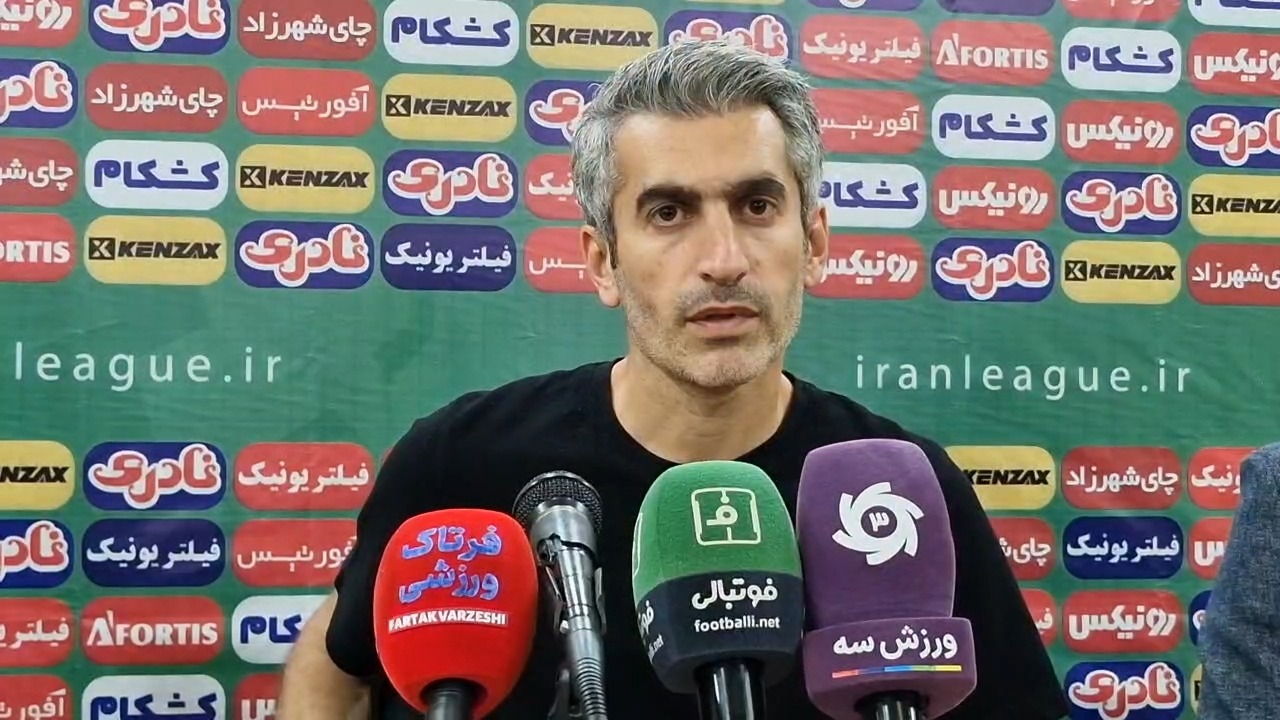 کنفرانس خبری مجتبی جباری سرمربی جزیره قشم پس از برتری مقابل سایپا