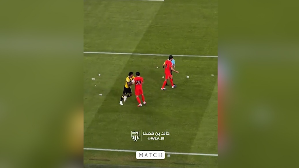 حمله به سردار آزمون در بازی با الاتحاد و بیتفاوتی داور!