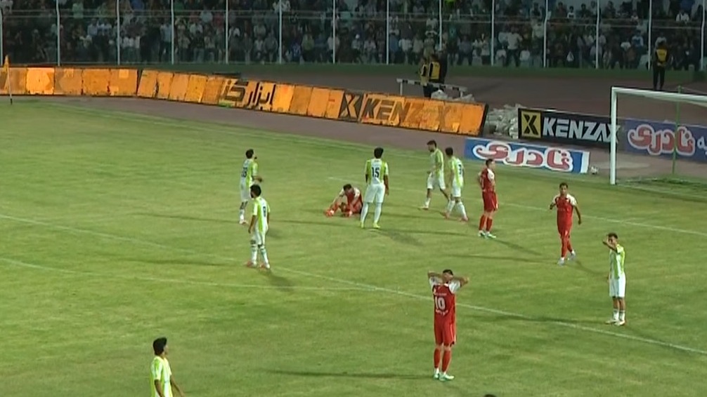 شوت آکروباتیک اورونوف با بدشانسی تبدیل به گل اول پرسپولیس مقابل خیبر