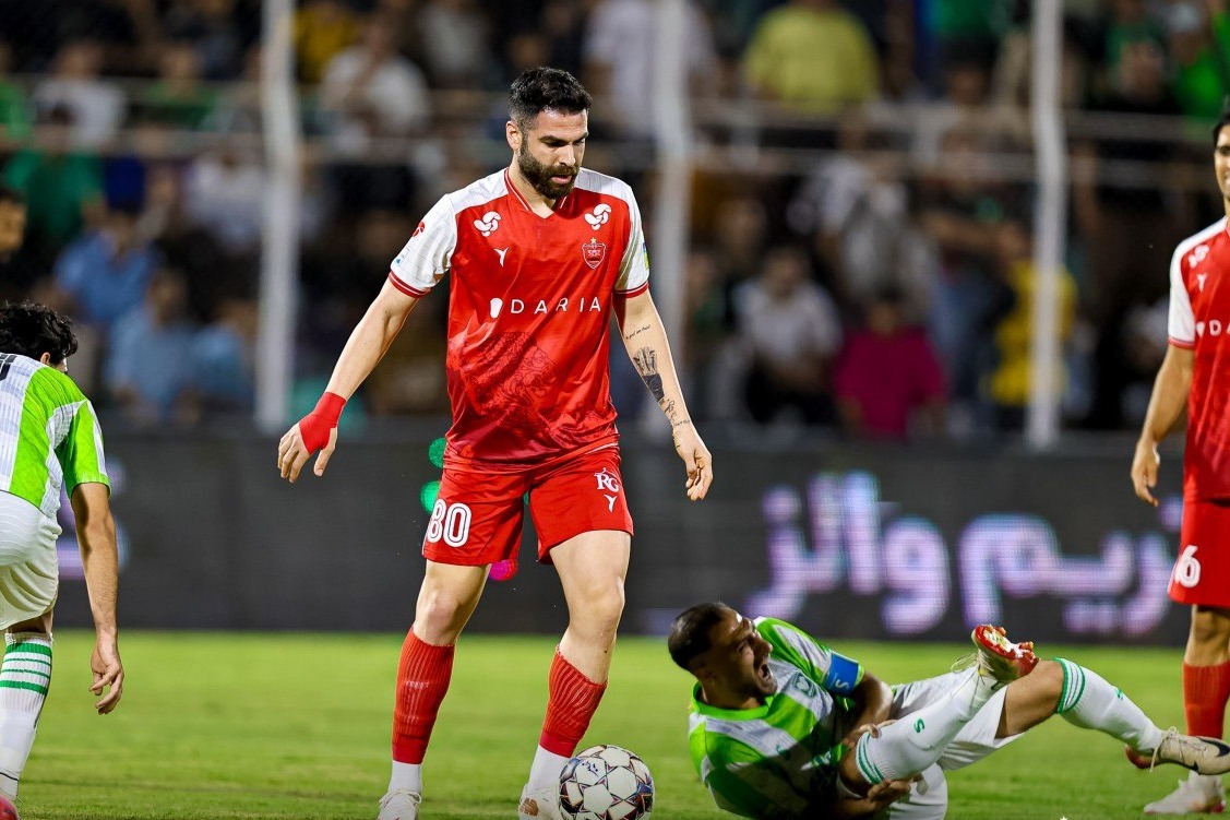 تبعات یک نمایش ضعیف؛ حمله پرسپولیسیها به سلمانی!