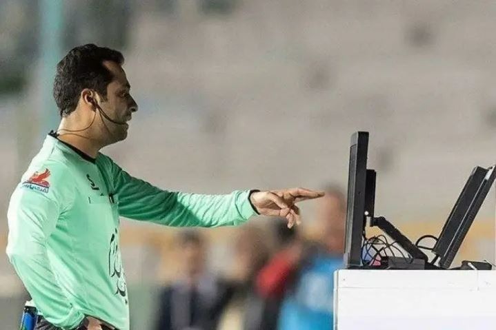 داور سرشناس لیگ برتری در اتاق VAR دربی بانوان