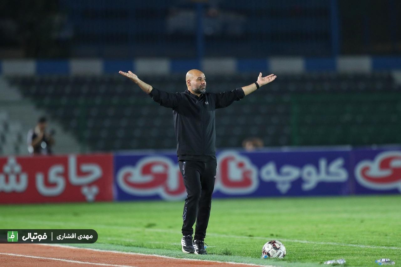 حمله هواداران پرسپولیس به سرمربی استقلال