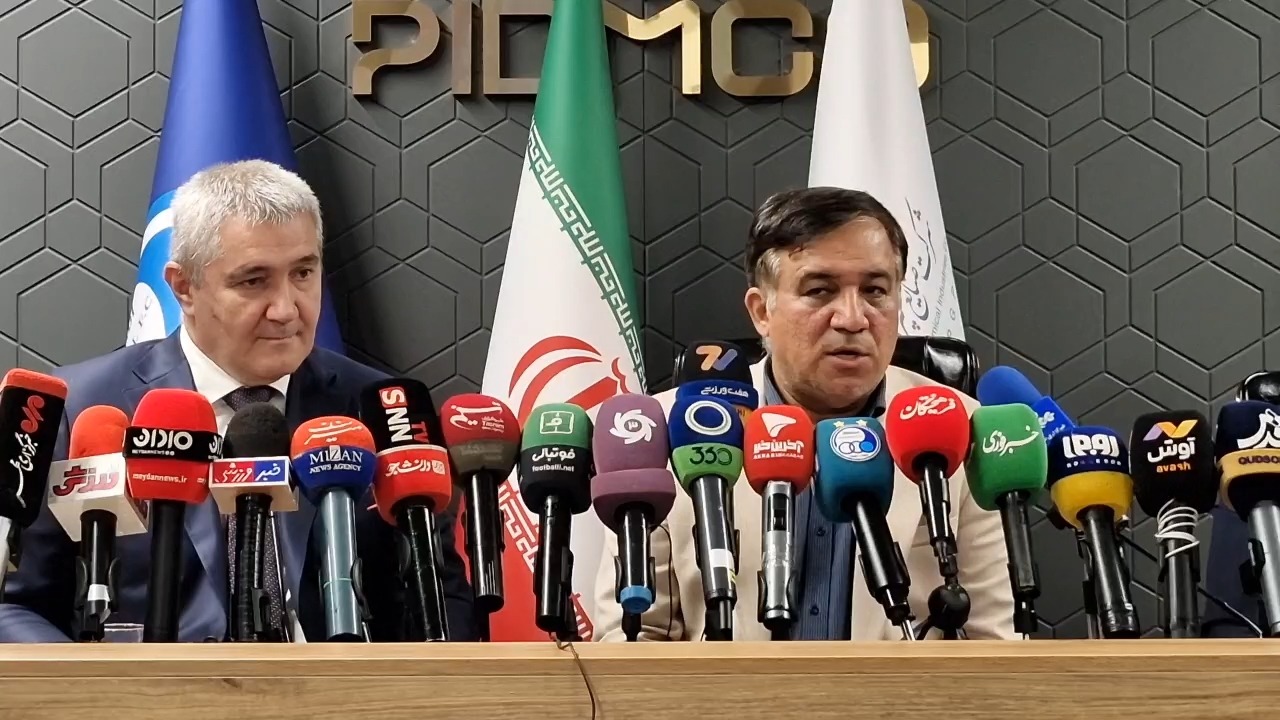 معرفی تماشاگر ویژه بازی استقلال مقابل چادرملو توسط تاجرنیا