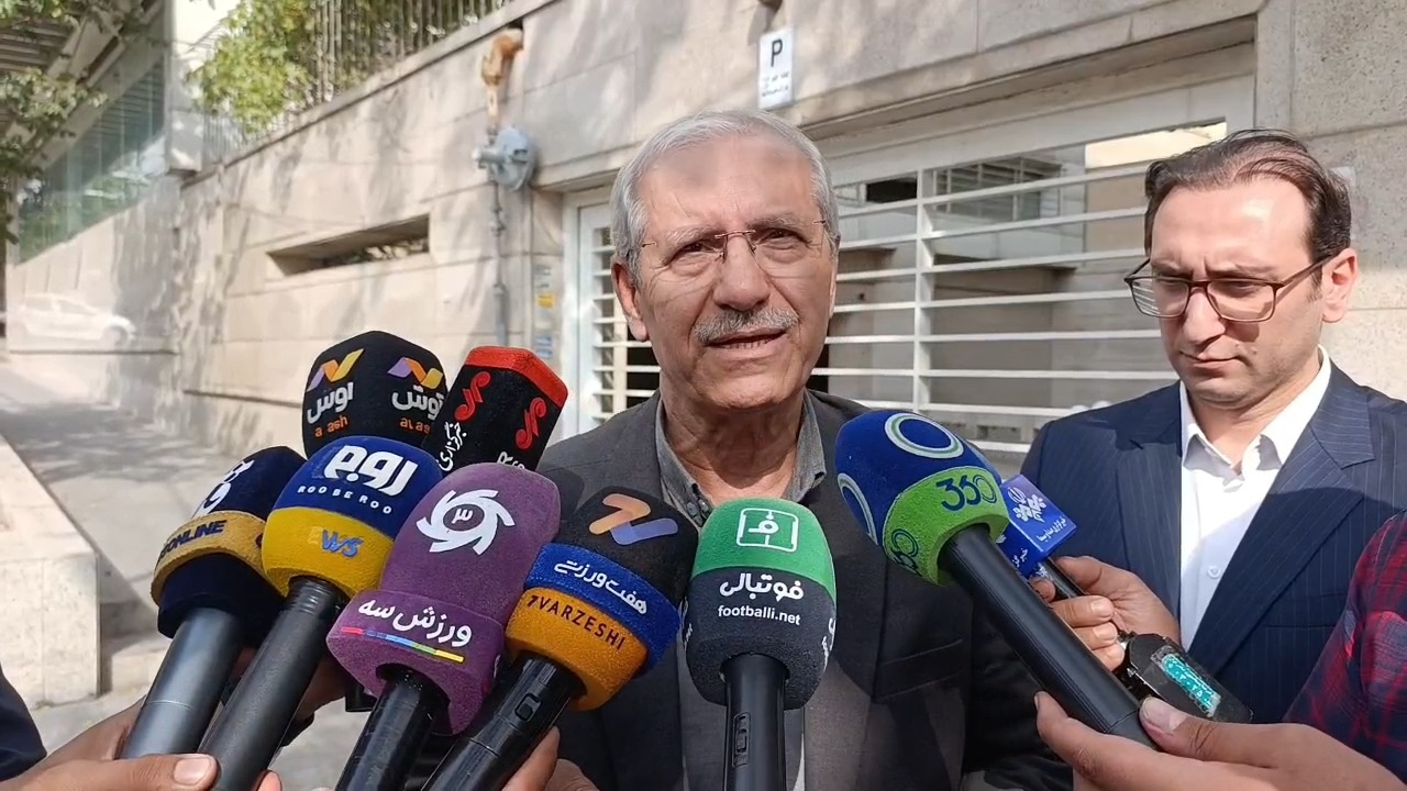 نصیرزاده: فحاشی به کریم باقری در تبریز اشکالی ندارد، بعضی مواقع تسویه حساب شخصی است