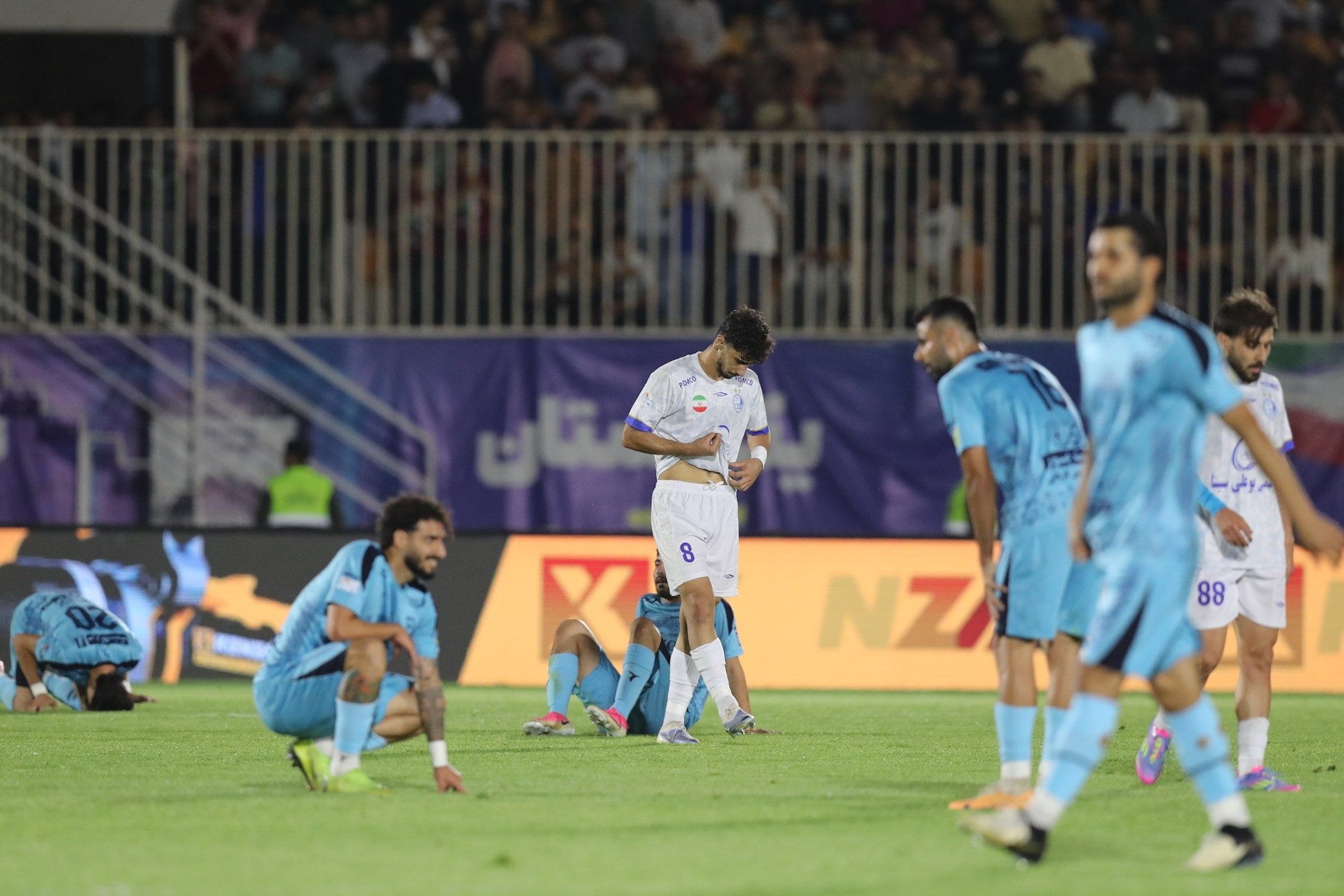 استقلال ۳ امتیاز عقب افتاد؛ شباب الاهلی امیدوار شد