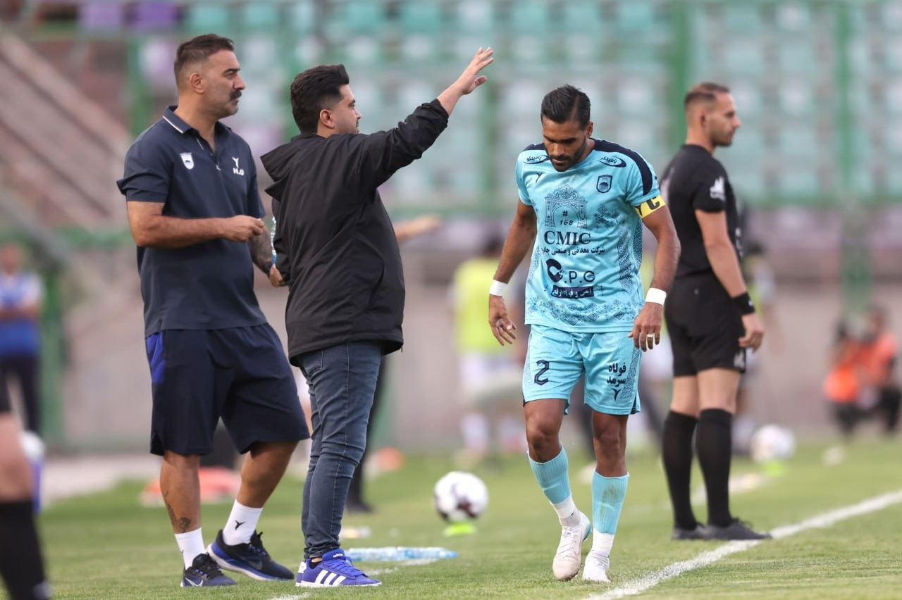 عمرانزاده: در بازی با استقلال VAR اشتباه کرد!