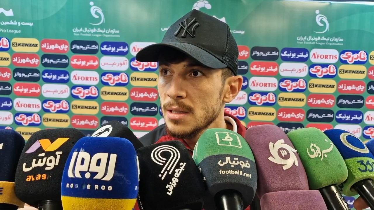 فرشاد احمدزاده: فولاد فوتبال رو به جلویی ارائه داد